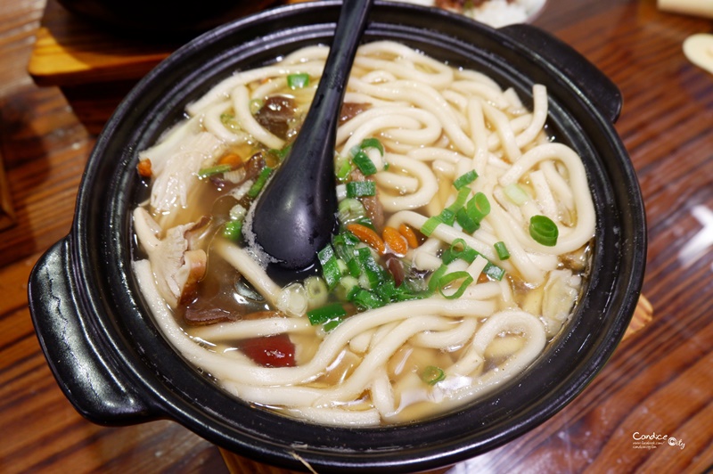 阿二麻辣食堂大安店｜必吃麻辣滷肉拌飯,神好吃!