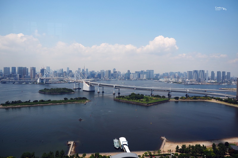 東京景點》富士電視台球體觀景台,東京台場景點,港灣彩虹大橋美!