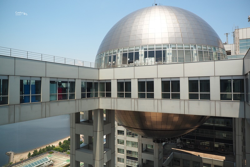 東京景點》富士電視台球體觀景台,東京台場景點,港灣彩虹大橋美!