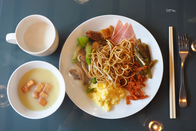 雲端商務旅館｜台中住宿推薦,近中華路夜市!免費早餐(附停車場)