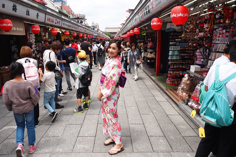 【東京景點】穿和服逛雷門,淺草寺,仲見世通!東京景點必訪!雷門夜景好美!