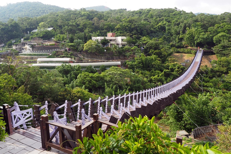 【內湖一日遊】白石湖吊橋,碧山巖風景,草莓園,737美食晚餐!完美約會行程(內湖景點推薦)