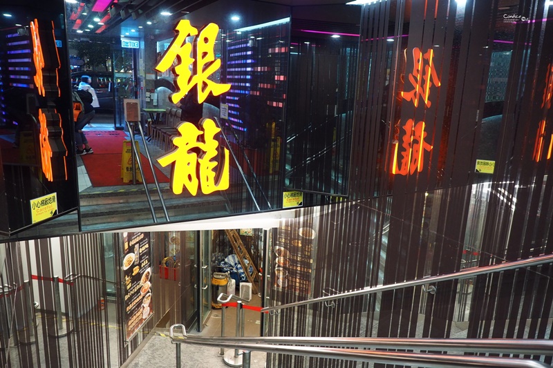 《香港美食》銀龍茶餐廳,隨便點都好吃的尖沙嘴美食!推薦魚蛋河