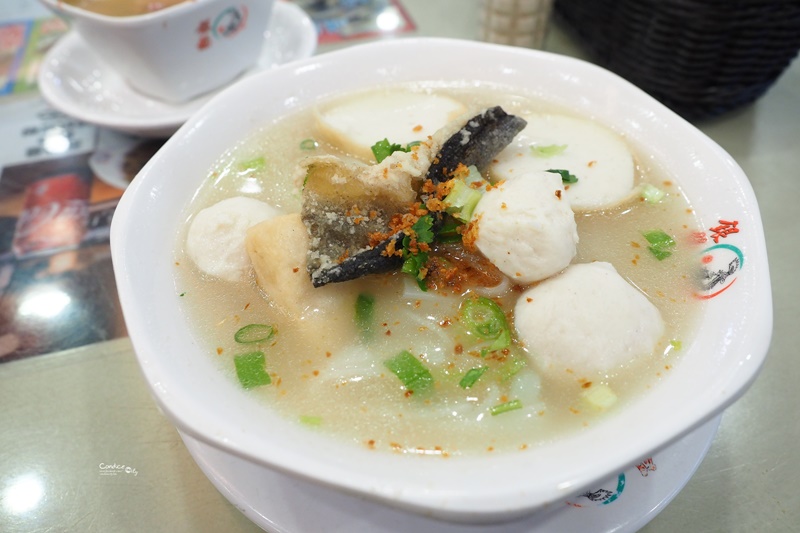 《香港美食》銀龍茶餐廳,隨便點都好吃的尖沙嘴美食!推薦魚蛋河