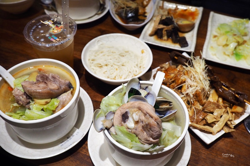 雙月食品社｜很威的米其林雞湯,菜單多樣,油飯招牌(善導寺美食) @陳小沁の吃喝玩樂