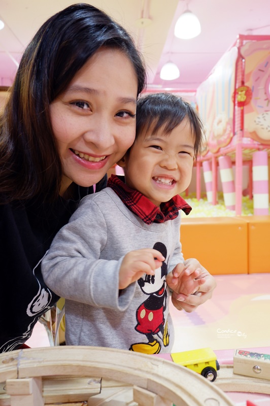 貝兒絲樂園 市府店｜冰淇淋球池,溜滑梯,家家酒,旋轉木馬,車車,台北親子餐廳推薦!