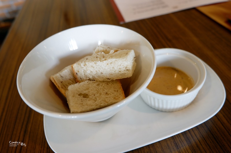 卓莉手工釀啤酒泰食餐廳｜內湖好吃的泰式料理!長條型蝦餅更好吃!