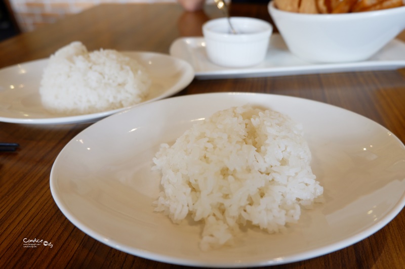 卓莉手工釀啤酒泰食餐廳｜內湖好吃的泰式料理!長條型蝦餅更好吃!