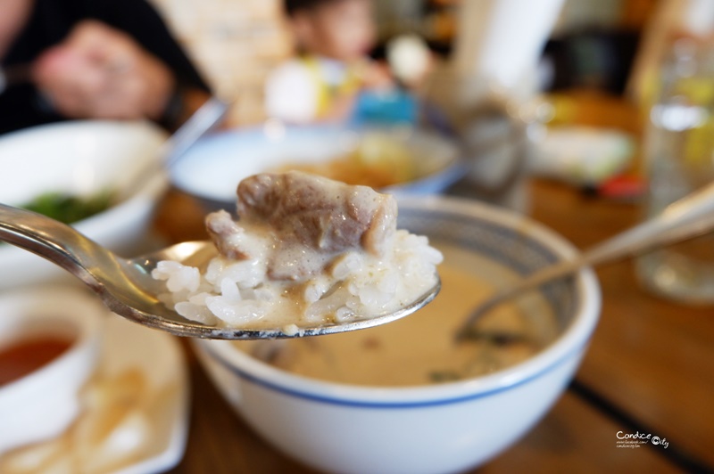 卓莉手工釀啤酒泰食餐廳｜內湖好吃的泰式料理!長條型蝦餅更好吃!