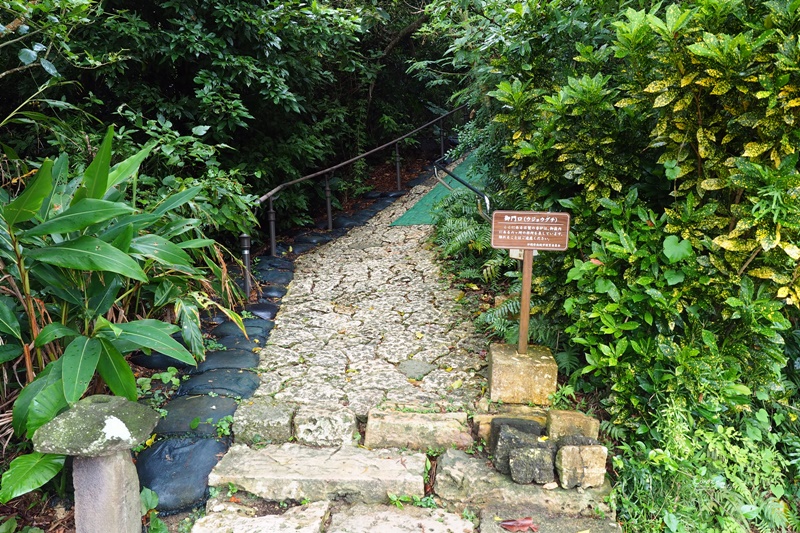 齋場禦嶽｜沖繩景點,神秘的看海最美崇高聖地!交通停車mapcode分享