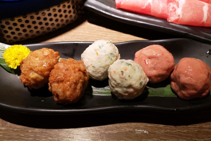 問鼎 麻辣鍋 養生鍋 忠孝店｜台北好吃麻辣鍋!可以扮皇帝,還可做美甲,按摩!