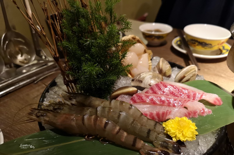 問鼎 麻辣鍋 養生鍋 忠孝店｜台北好吃麻辣鍋!可以扮皇帝,還可做美甲,按摩!