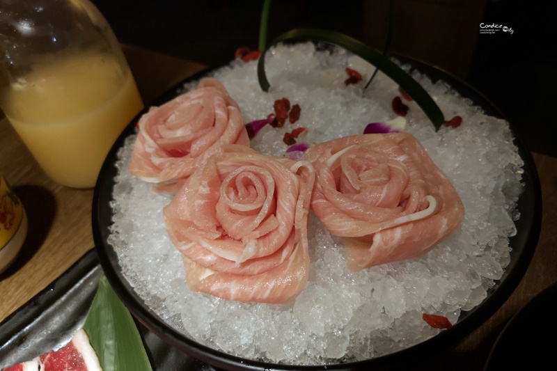 問鼎 麻辣鍋 養生鍋 忠孝店｜台北好吃麻辣鍋!可以扮皇帝,還可做美甲,按摩!