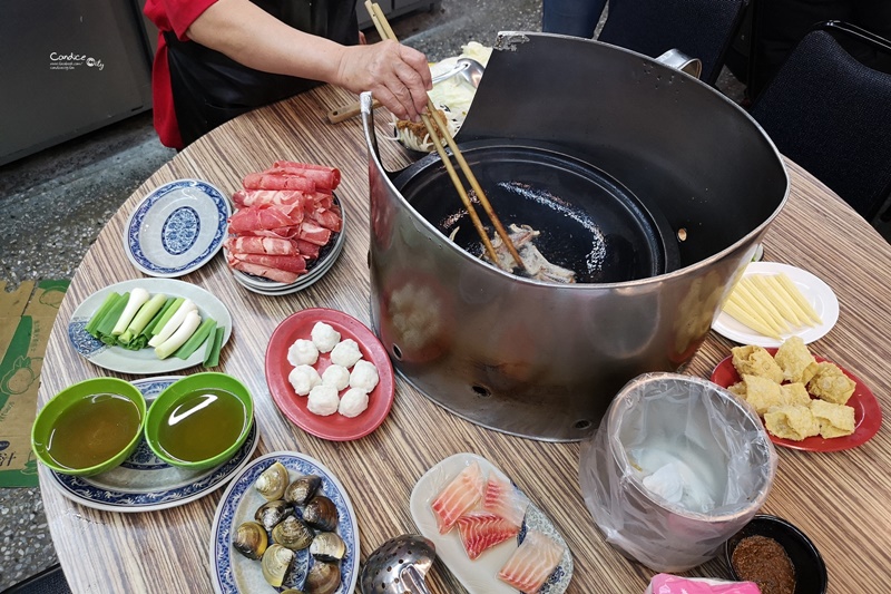 雅香石頭火鍋｜西門町老字號自助石頭火鍋,便宜好吃的西門美食火鍋推薦!