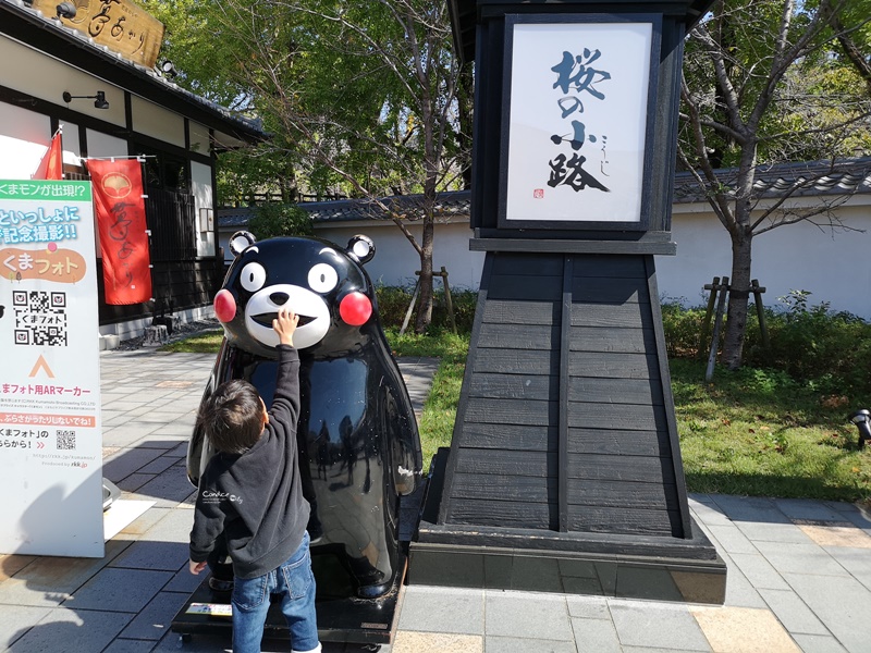 櫻之馬場城彩苑｜熊本城彩苑必去,伴手禮多,九州必買雞皮+馬肉餅乾攻略!