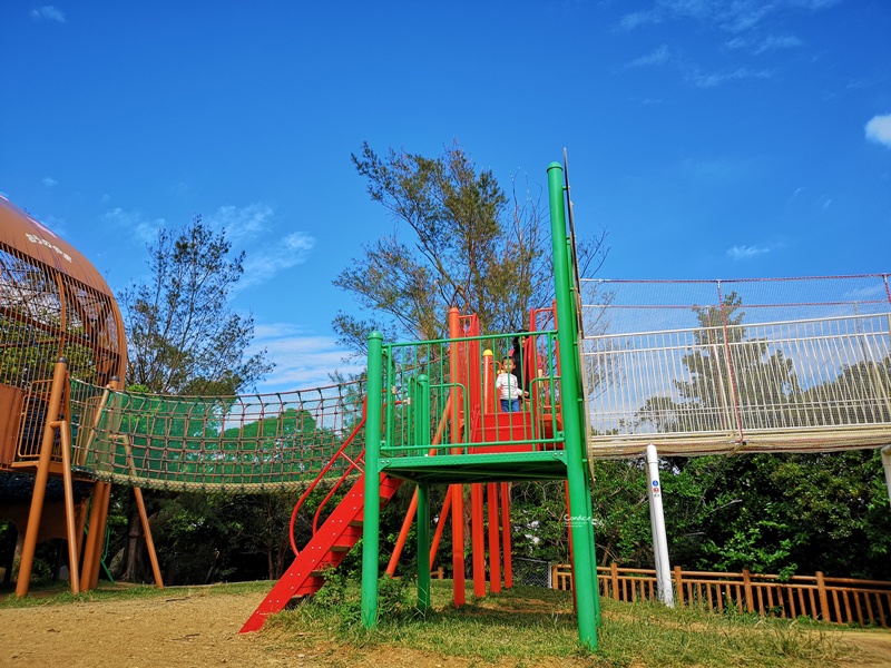 奧武山公園溜滑梯｜沖繩溜滑梯公園推薦,超長溜滑梯!好幸福的沖繩小孩啊!