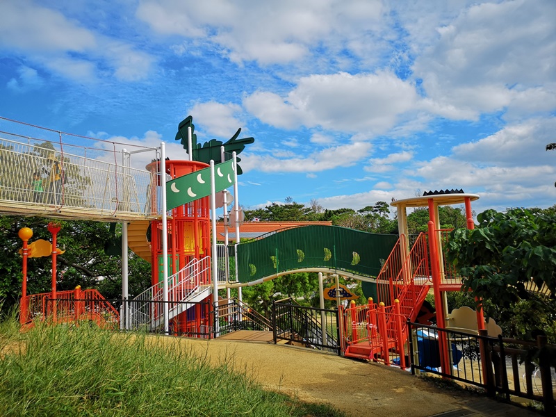 奧武山公園溜滑梯｜沖繩溜滑梯公園推薦,超長溜滑梯!好幸福的沖繩小孩啊!