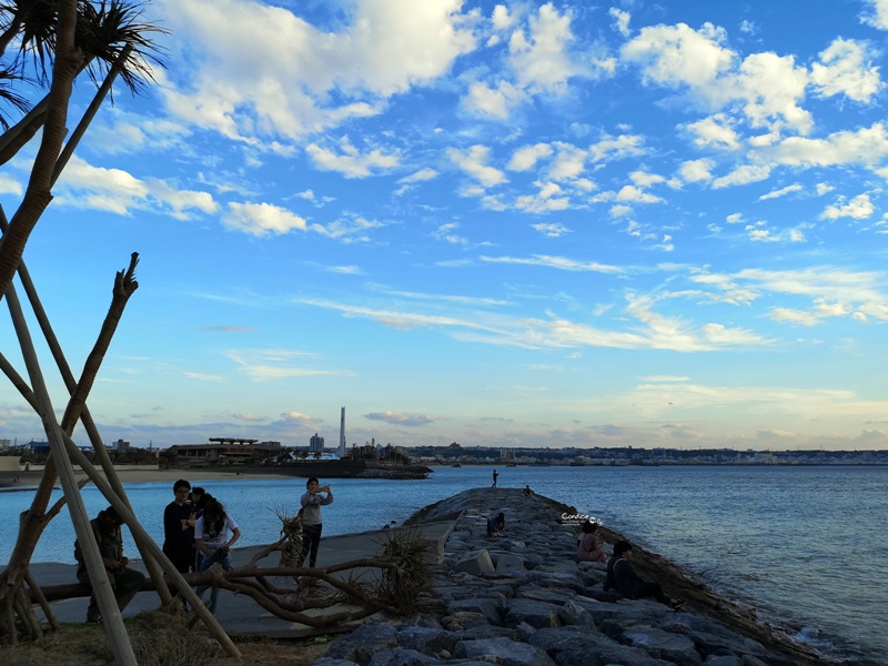 美國村日落海灘｜沖繩自由行最愛景點!沖繩必去海灘,可遠眺摩天輪超悠閒!