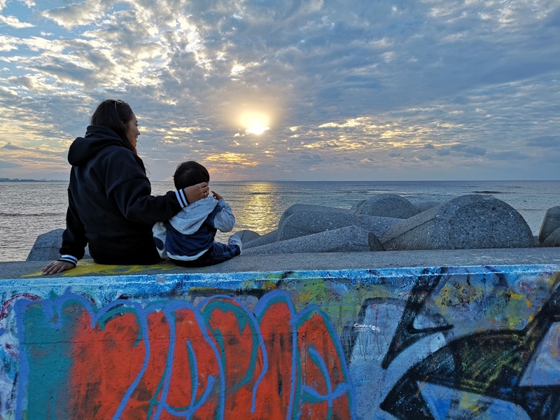 美國村日落海灘｜沖繩自由行最愛景點!沖繩必去海灘,可遠眺摩天輪超悠閒!