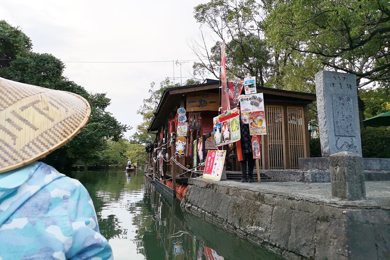 柳川遊船｜松月乗船場,翠綠垂柳超美!船夫還會唱歌!接駁車時間方便!9折優惠