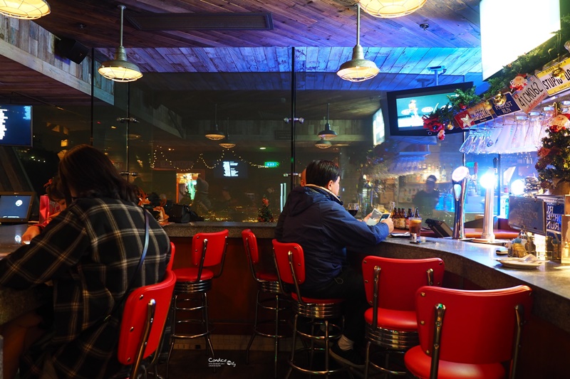 《香港美食》阿甘蝦餐廳,太平山夜景餐廳推薦!山頂美食!