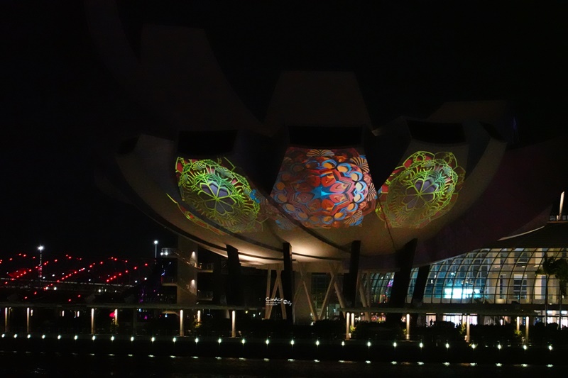 新加坡燈光秀｜ 魚尾獅公園欣賞金沙酒店燈光秀,免費必看夜景水舞秀!時間/地點位置攻略分享