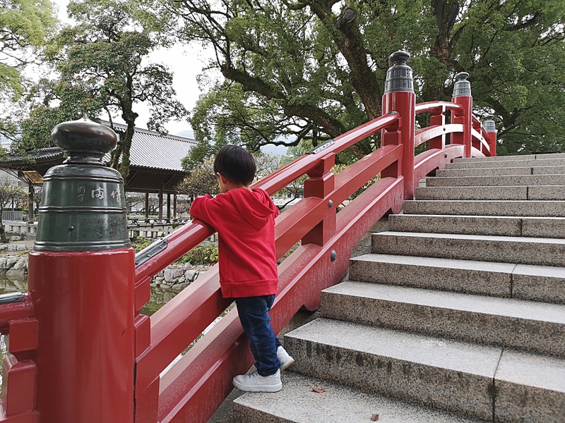 太宰府天滿宮｜表參道商店街吃美食,星巴克超美,還有必吃梅枝餅!停車位置分享