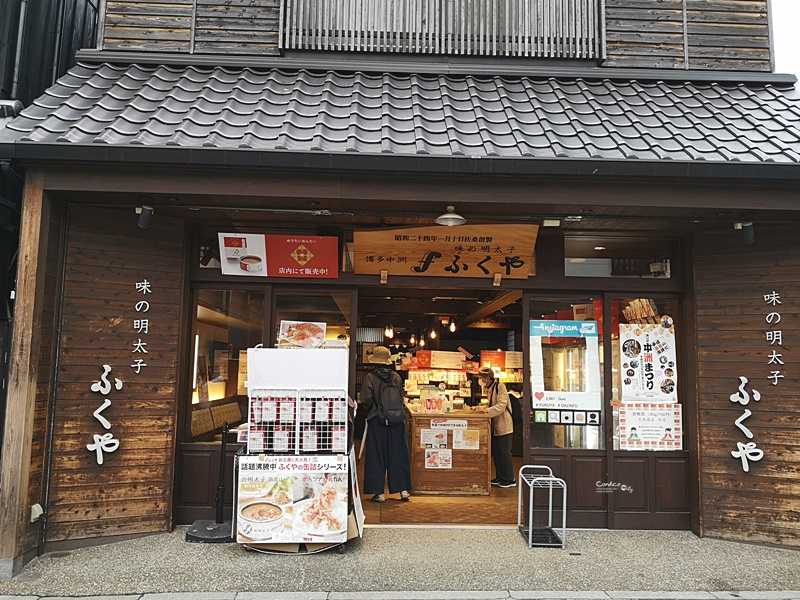 太宰府天滿宮｜表參道商店街吃美食,星巴克超美,還有必吃梅枝餅!停車位置分享