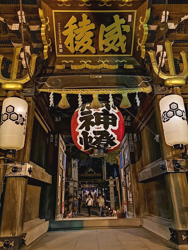 櫛田神社｜值得走走參拜的神社,還有神燈,晚上拍照超美!