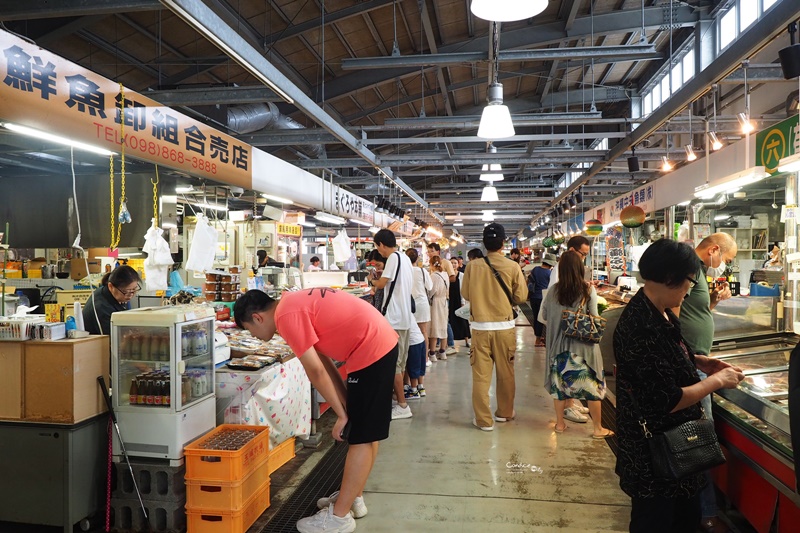 泊港漁市場｜新鮮漁貨,必吃生魚片,生蠔,烤海鮮!沖繩那霸早餐推薦