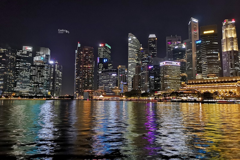 克拉碼頭遊船｜超震撼夜景,行駛摩天大樓旁,一秒愛上新加坡的新加坡景點推薦 @陳小沁の吃喝玩樂