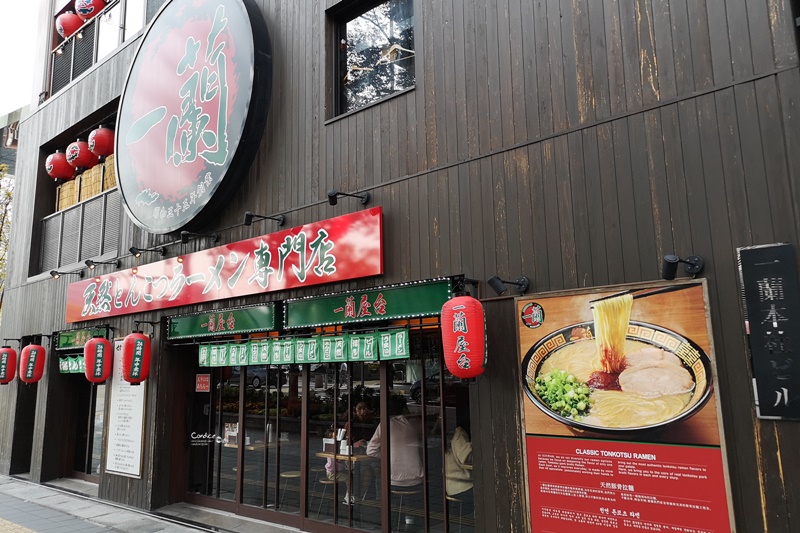 一蘭拉麵本店｜中洲川端美食!博多必吃美食,到一蘭總店朝聖!一棟拉麵店好壯觀!