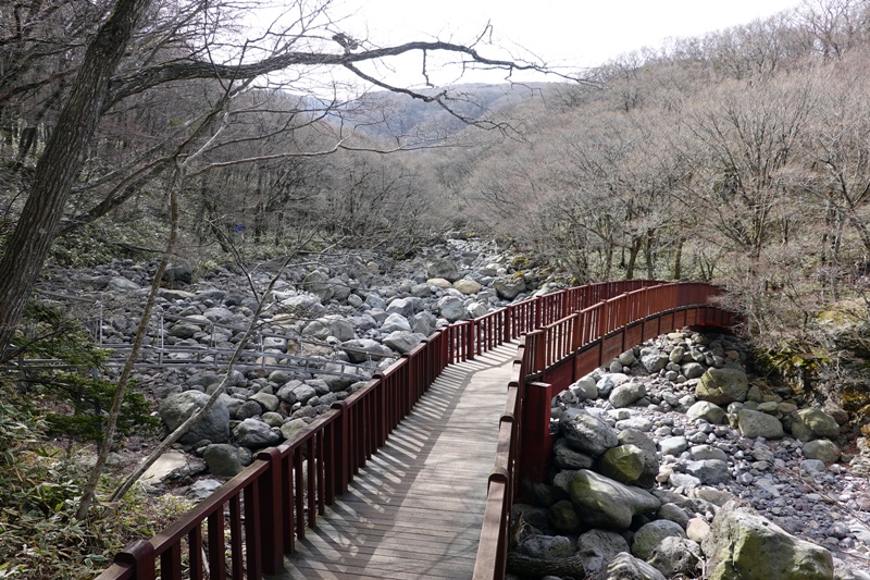 漢孥山｜濟州必訪景點,御里牧溪谷呼吸新鮮空氣!攻頂還有美麗風景可看!