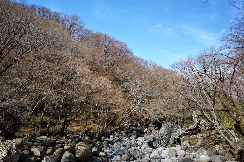 漢孥山｜濟州必訪景點,御里牧溪谷呼吸新鮮空氣!攻頂還有美麗風景可看!