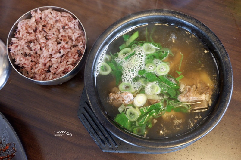 《首爾美食》元祖奶奶菜包肉,豬腳辣翻超好吃的弘大美食推薦!