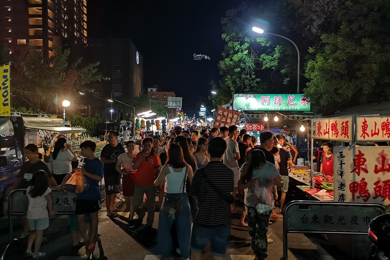 津芳冰城｜好吃鹹冰棒,古早味冰店!總統小英也來過喔!台東夜市外!