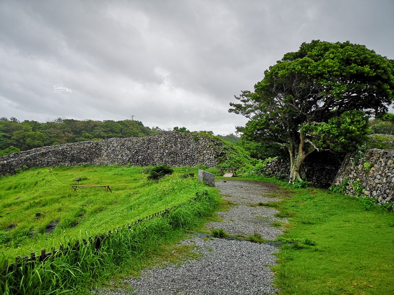 今歸仁城跡｜眺望海邊古城!世界遺產,櫻花季最美(沖繩北部景點)