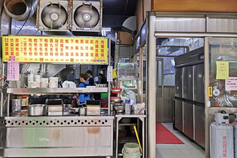 南京七里香麻辣鴨血臭豆腐｜好吃的滷肉飯,內湖美食,湖光市場對面!