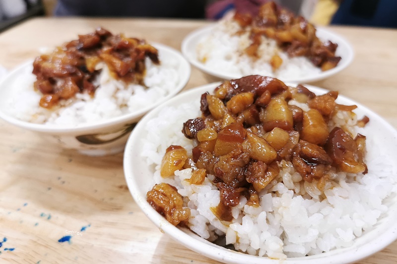 南京七里香麻辣鴨血臭豆腐｜好吃的滷肉飯,內湖美食,湖光市場對面!