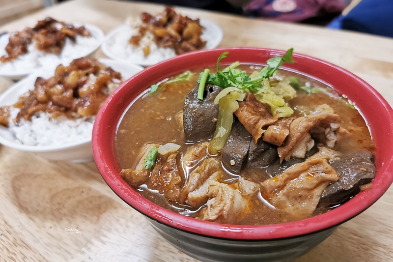 南京七里香麻辣鴨血臭豆腐｜好吃的滷肉飯,內湖美食,湖光市場對面!