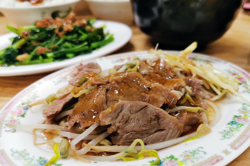 南京七里香麻辣鴨血臭豆腐｜好吃的滷肉飯,內湖美食,湖光市場對面!