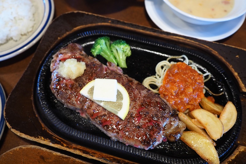 潛水員牛排｜在地人超愛的熱門美式牛排餐廳!名護美食(沖繩美食推薦)