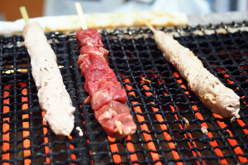 國際通立食串燒店｜和牛串燒,使用3度獲獎的和牛肉串,2.5倍大串燒!國際通美食!