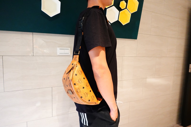 【開箱】MCM Stark 腰包/胸包(小)超好裝又好看!Fursten Belt Bag in Visetos