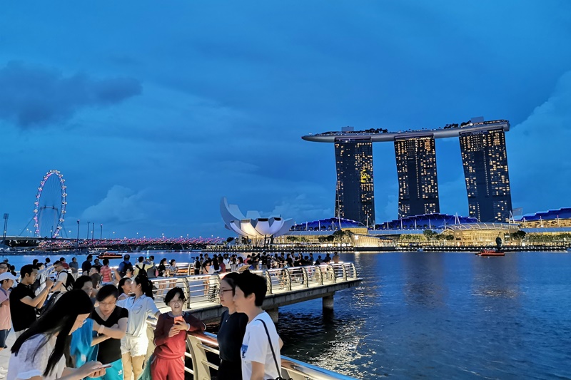 魚尾獅公園｜魚尾獅媽媽,新加坡100間星巴克!新加坡景點(新加坡夜景超美!)