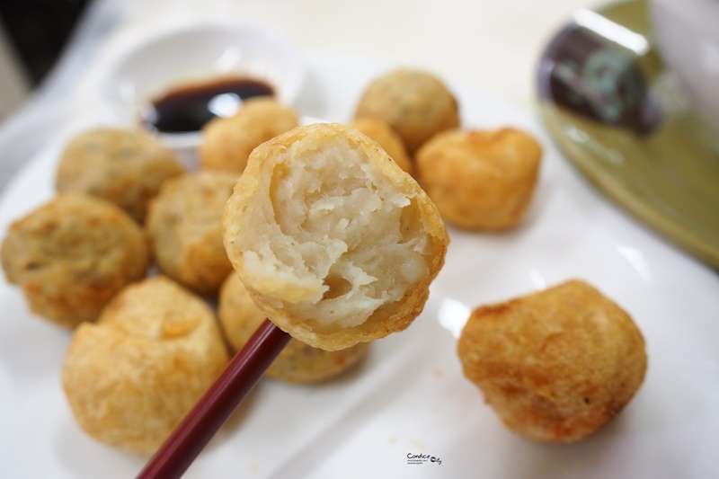 《澳門美食》誠昌飯店水蟹粥,墨魚丸必點(官也街美食)