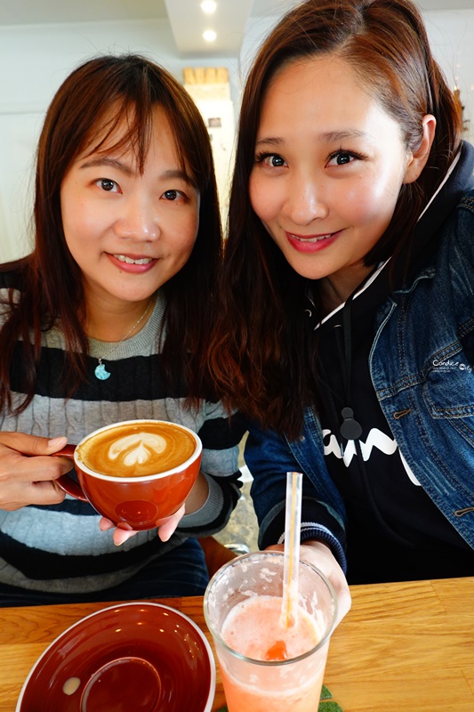 coffee bittersweet｜濟州島咖啡廳推薦,全白咖啡廳超好拍!
