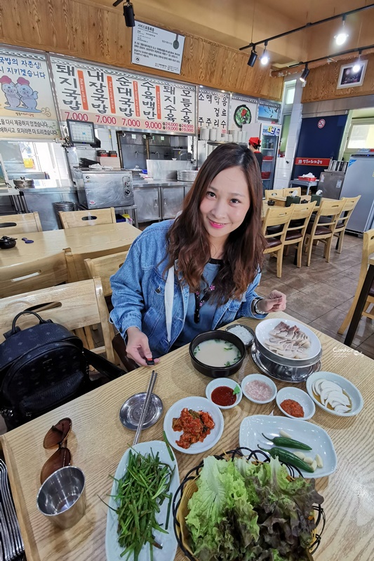 雙胞胎豬肉湯飯쌍둥이돼지국밥｜釜山美食,大淵站必吃!水煮豬肉菜包肉超好吃!