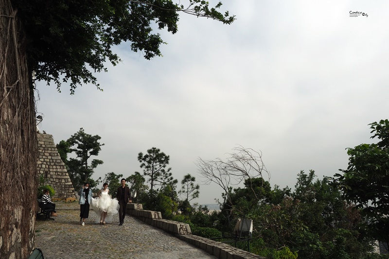 《澳門景點》東望洋燈塔,搭松山纜車至聖母雪地殿教堂,在地人推薦隱藏澳門景點