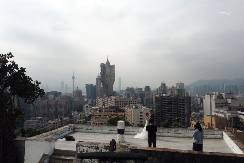 《澳門景點》東望洋燈塔,搭松山纜車至聖母雪地殿教堂,在地人推薦隱藏澳門景點